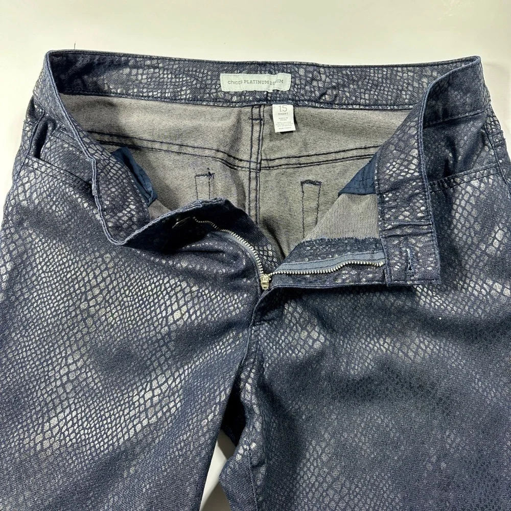 Woman’s Vintage Chicos Platinum Denim Lizard Print Jeans Size 1.5 Short​​ - Picture 5 of 7